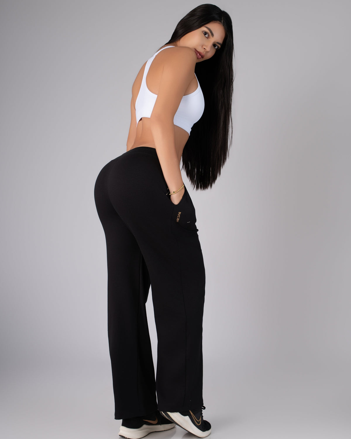 Top Básico T512 + Jogger Bota Recta J807