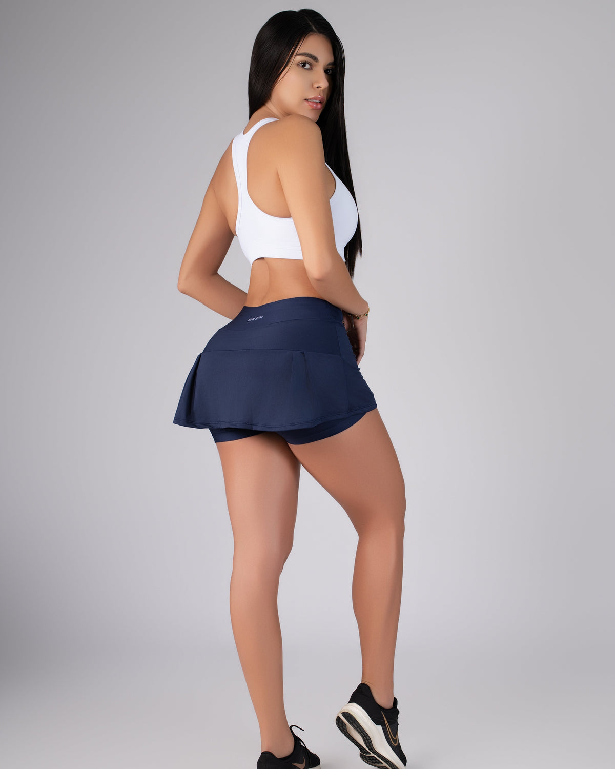 Top Básico T512 + Falda Short con Corte Posterior F820