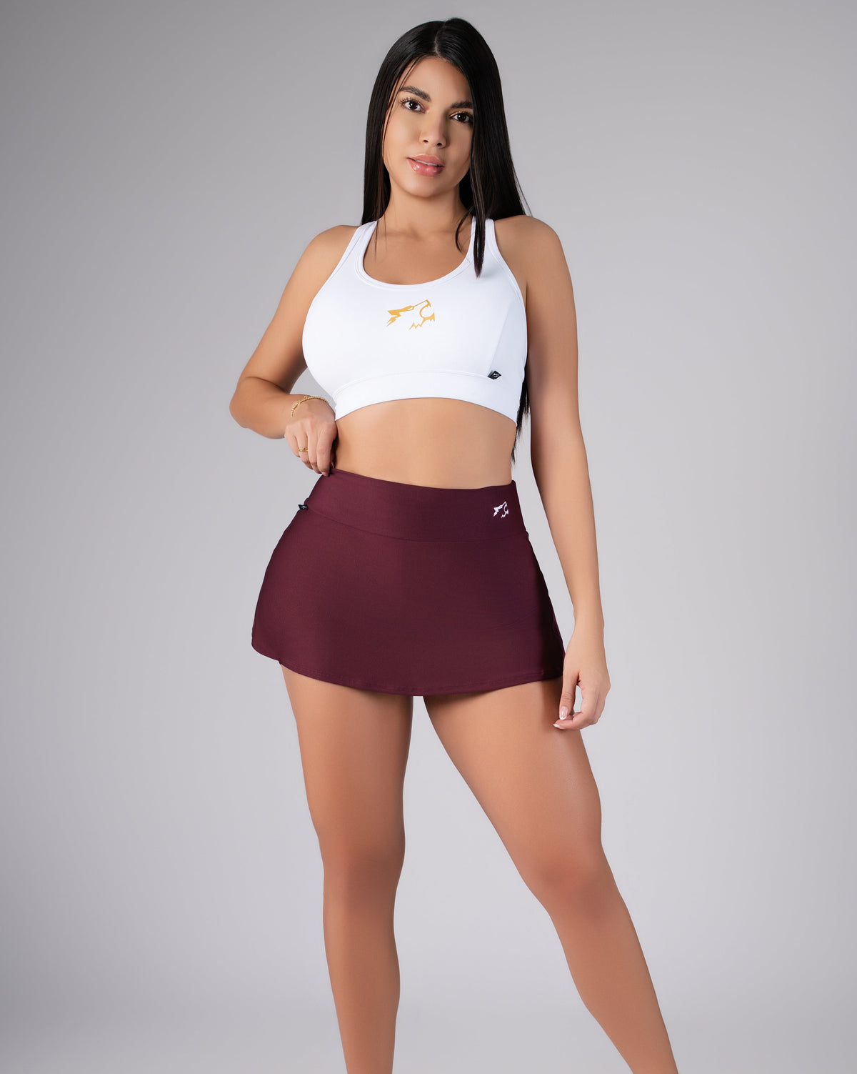 Top Básico T512 + Falda Short con Corte Posterior F820