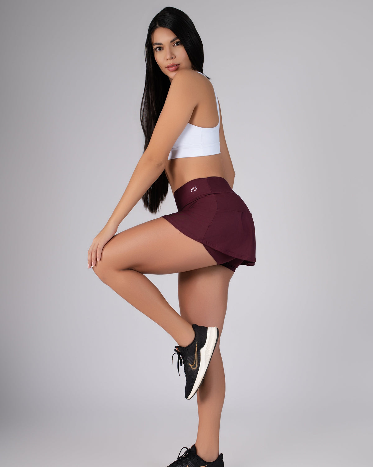 Top Básico T512 + Falda Short con Corte Posterior F820